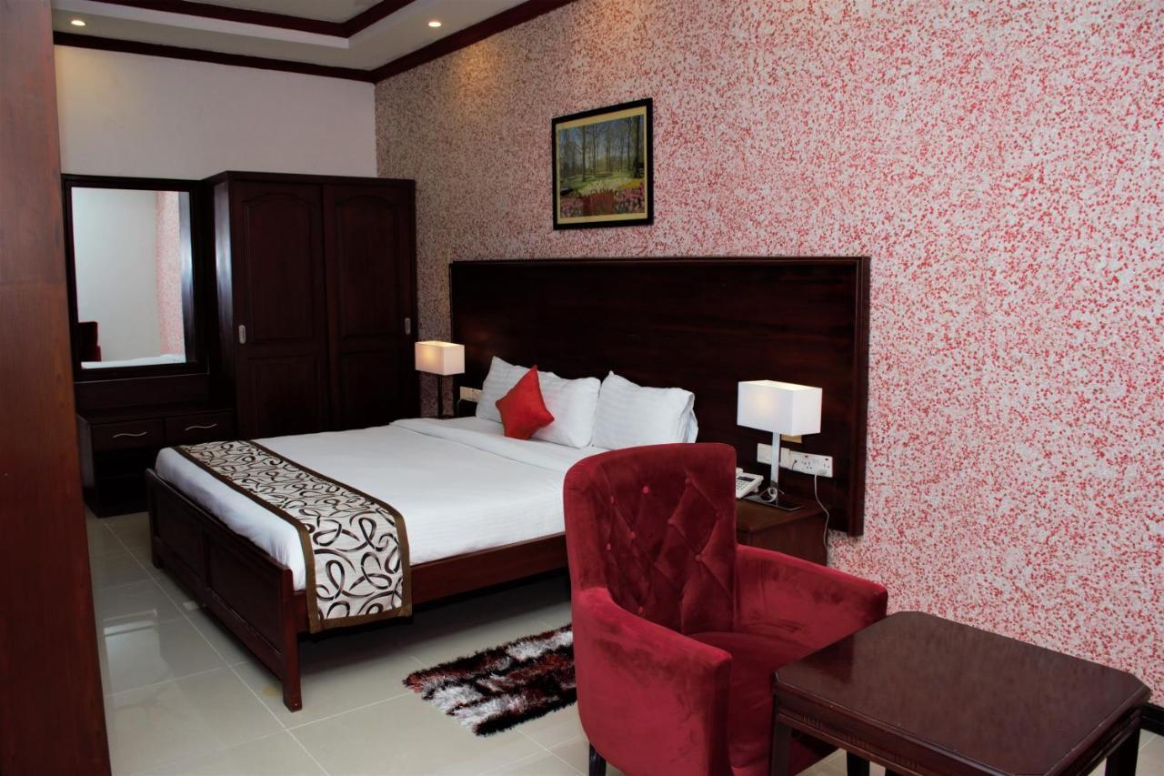 Hotel Blue Sapphire Дар ес Саалам Екстериор снимка
