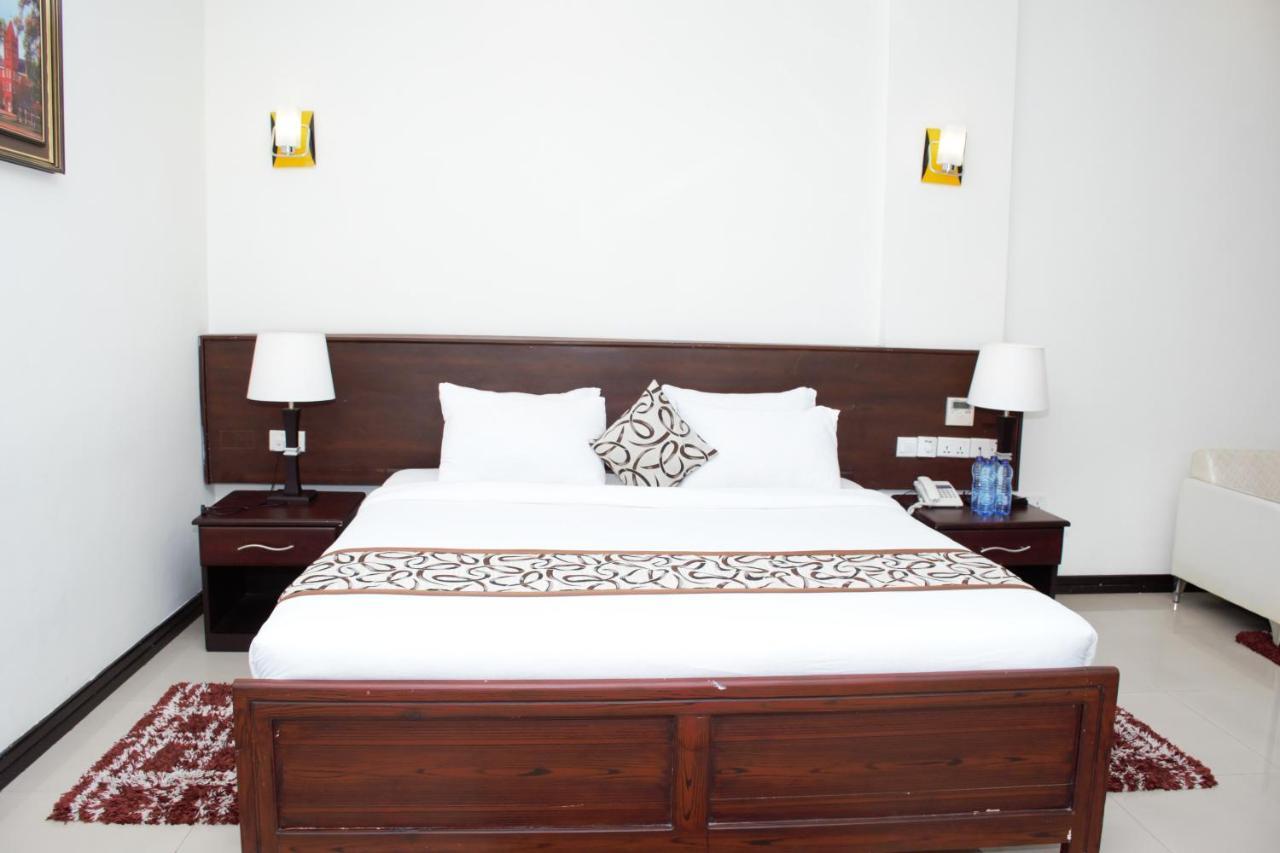 Hotel Blue Sapphire Дар ес Саалам Екстериор снимка