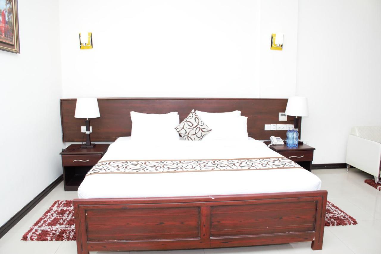 Hotel Blue Sapphire Дар ес Саалам Екстериор снимка